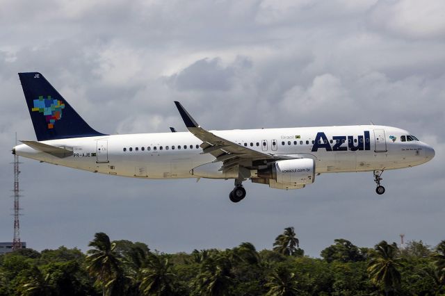 Airbus A320 (PR-AJE) - PR-AJEbr /Airbus A320-214 (WL)br /br /Azul Linhas Aéreas Brasileirasbr /Salvador Deputado Luis Eduardo Magalhães, Brasil