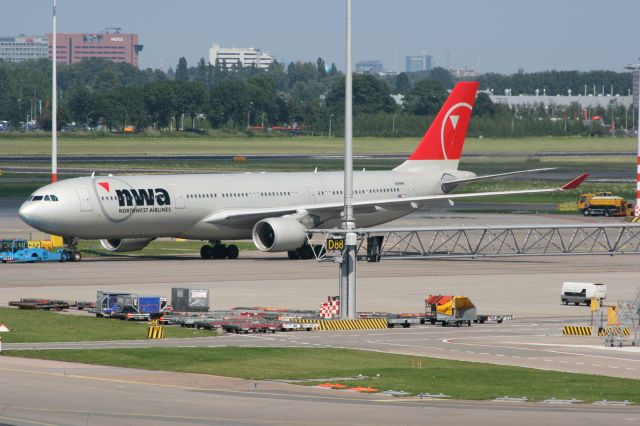 Airbus A330-300 (N818NW)