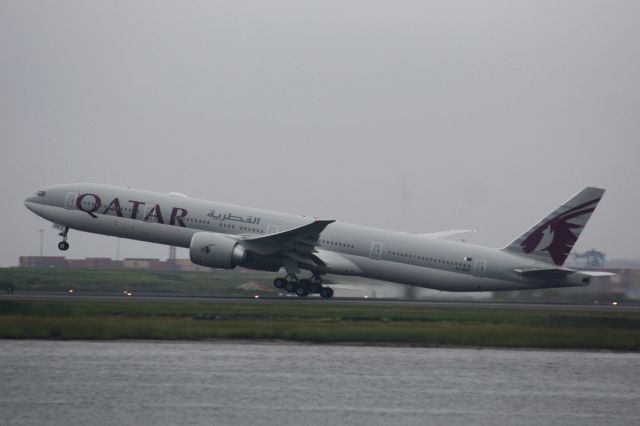 BOEING 777-300ER (A7-BER)