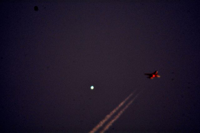 Boeing 737-800 (N760SW) - Southwest flight 1530 Boeing 737- 7 Indianapolis to Boston west of Cleveland 38,975 ft.  passing Venus  8:55 pm  07-06-18.