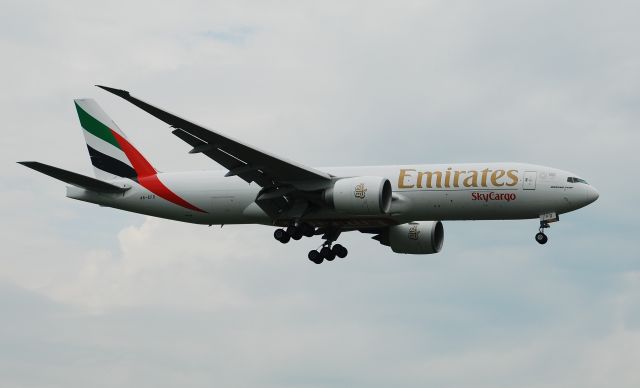 Boeing 777-200 (A6-EFD) - Taken from the threshold of 29L