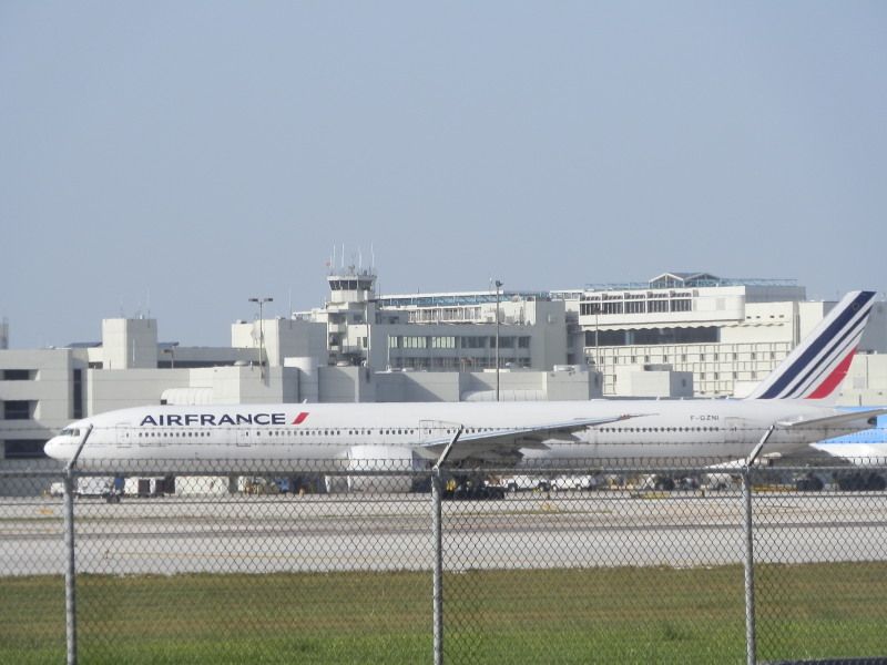 BOEING 777-300ER (F-GZNI)