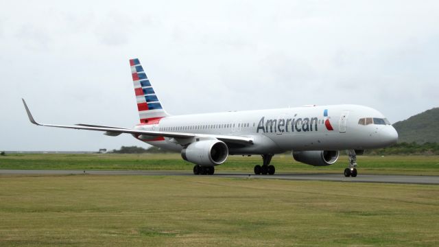 Boeing 757-200 (N692AA)