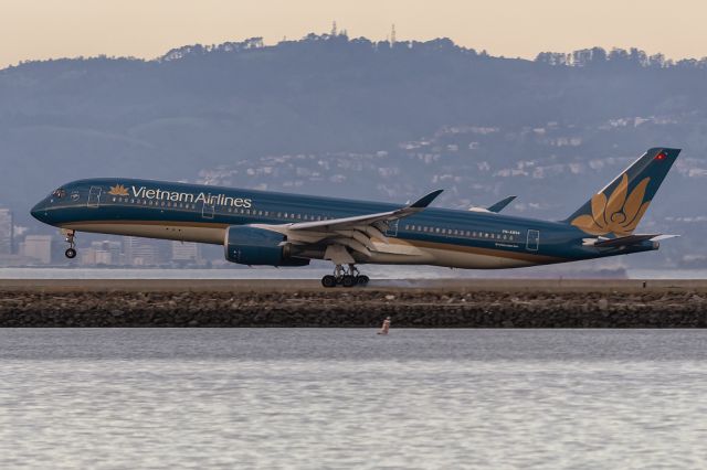Airbus A350-900 (VN-A894) - 28th January, 2024: Flight VN 213 from Hanoi's Noi Bai International Airport makes a smokey touchdown on rwy 28L at SFO. 