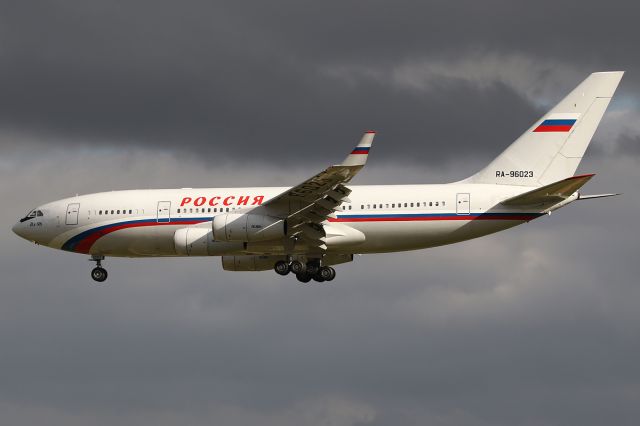 Ilyushin Il-96 (RA-96023)