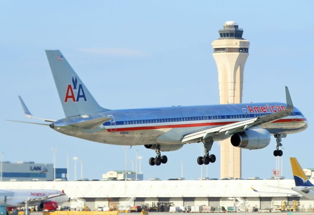 Boeing 757-200 (N181AN)