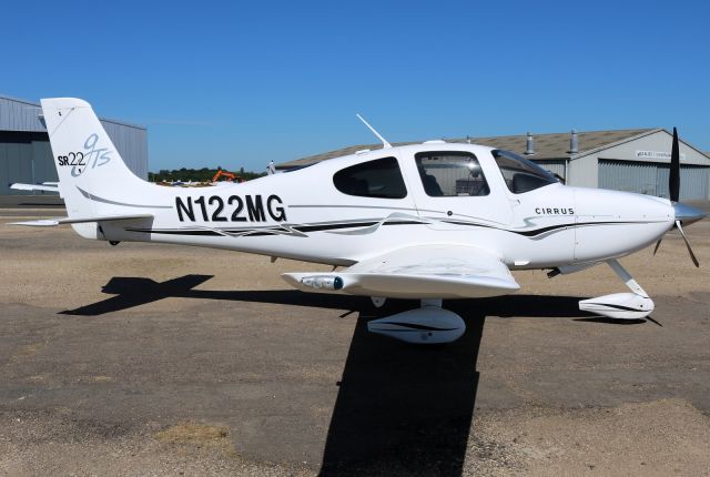 Cirrus SR-22 (N122MG)