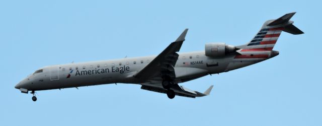 Canadair Regional Jet CRJ-700 (N514AE) - This American Eagle is a minute from landing, summer 2019.