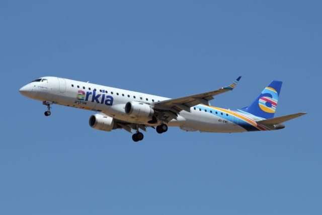 EMBRAER 195 (4X-EMC) - 24/05/2021:  Flight from Eilat, israel on final to runway 21.