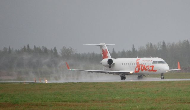 Canadair Regional Jet CRJ-100 (C-GUJA)