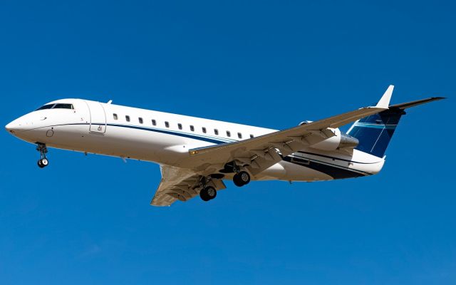 Canadair Regional Jet CRJ-200 (C-GSLL)