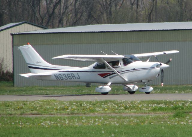 Cessna Skylane (N636RJ) - At Downtown Shreveport.