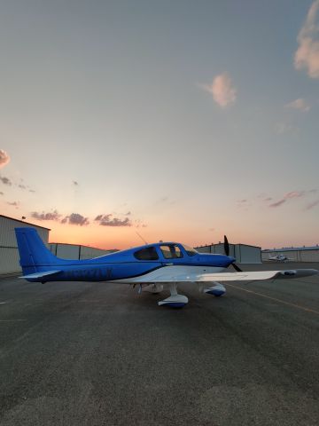 Cirrus SR-22 (N327LK)