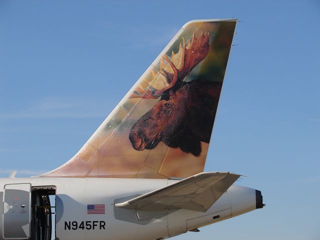 Airbus A319 (N945FR)