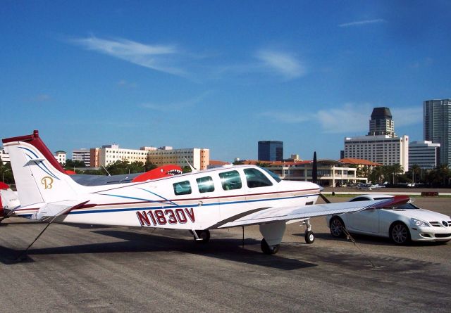 Beechcraft Bonanza (36) (N1830V)