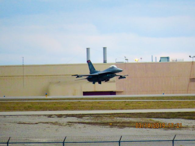 Lockheed F-16 Fighting Falcon (89-2138)