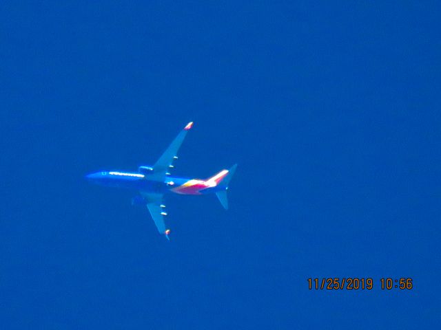 Boeing 737-800 (N8503A)