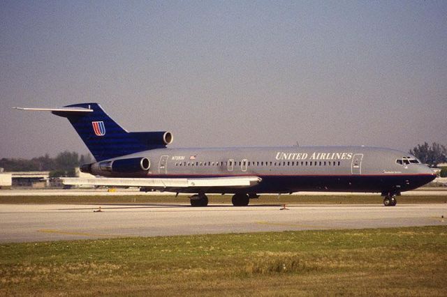 BOEING 727-200 (N7263U)