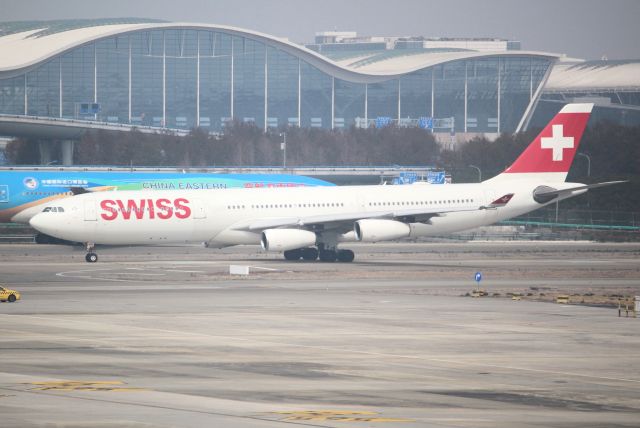 Airbus A340-300 (HB-JMB)