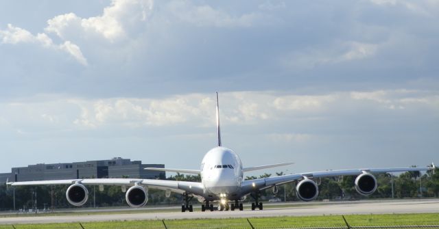 Airbus A380-800 (D-AIMI)