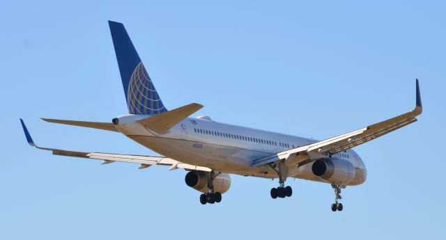 Boeing 757-200 (N33132)