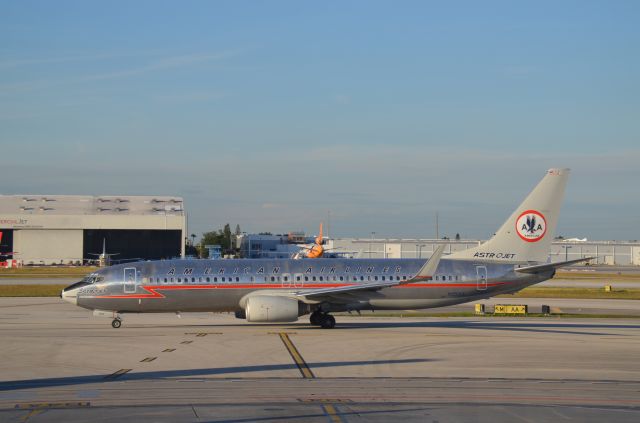 Boeing 737-700 (N951AA) - American's AstroJet