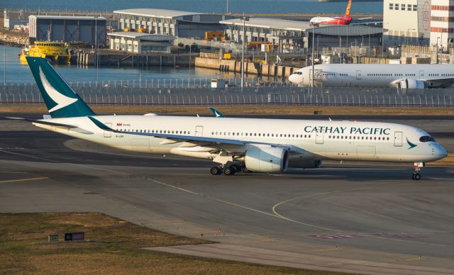Airbus A350-900 (B-LRP)