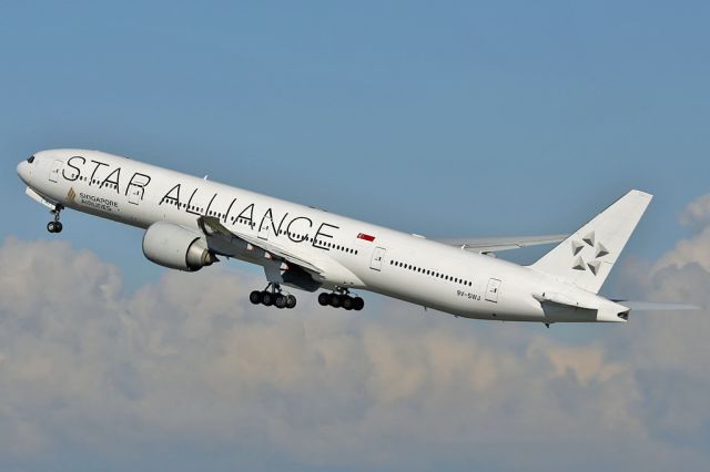 BOEING 777-300ER (9V-SWJ) - SIA327 off on the long haul back home to Singapore via Munich