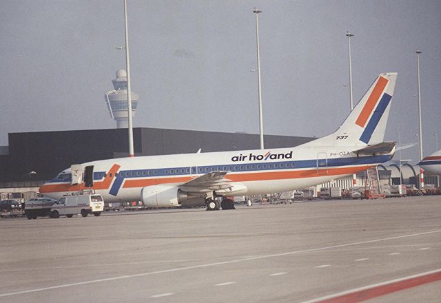 Boeing 737-700 (PH-OZA) - Air Holland B737-3L9 jrn 90