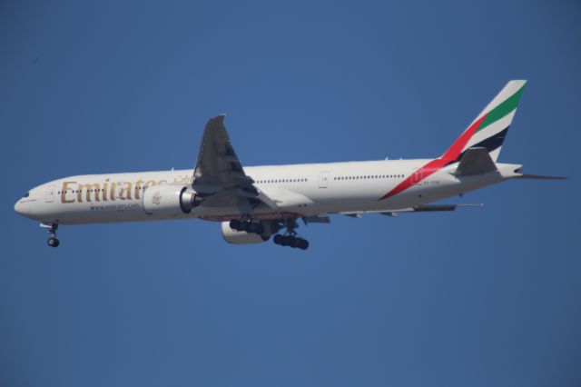 BOEING 777-300ER (A6-EGB)