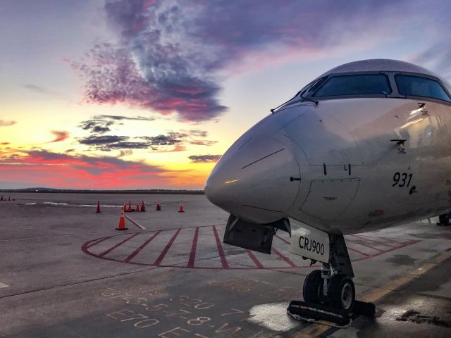 Canadair Regional Jet CRJ-900 (N931XJ) - A beautiful evening on the ramp!  12/28/20.