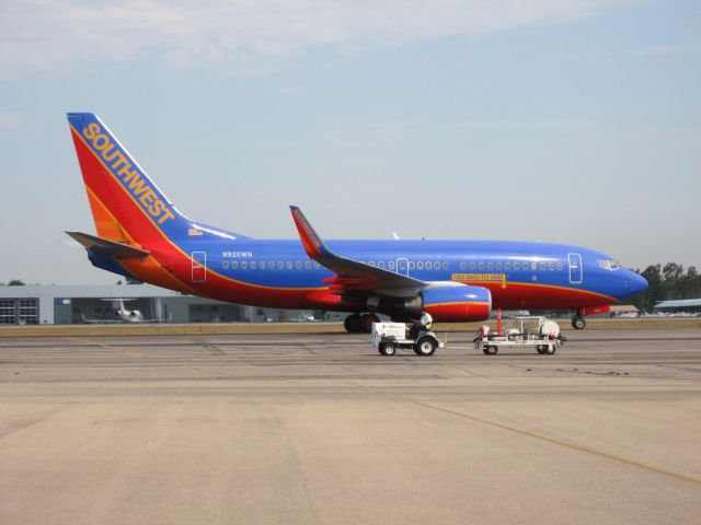 Boeing 737-700 (N920WN) - TAXIING TO GATE AFTER LANDING