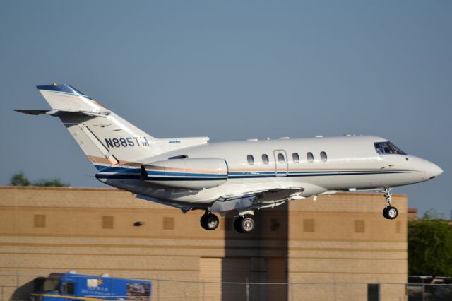 Hawker 800 (N885TM)