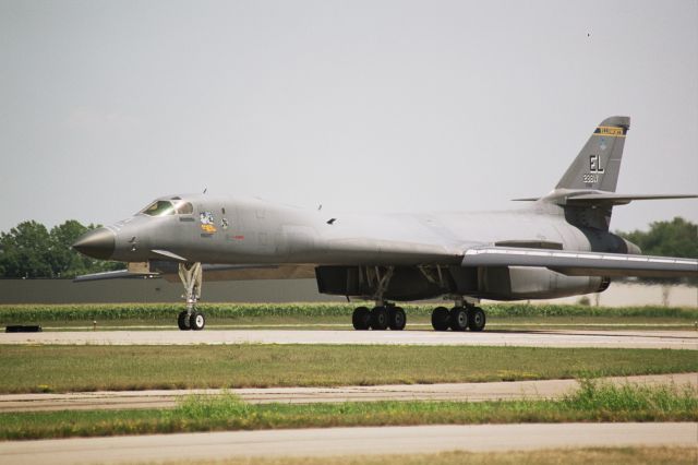 — — - B-1 B Ready to Depart Oshkosh EAA 2006