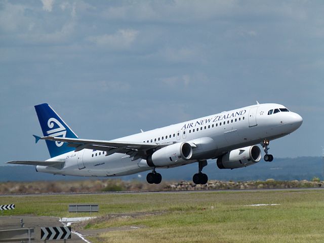 Airbus A320 (ZK-OJA)