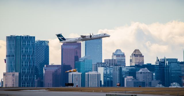 de Havilland Dash 8-400 (C-FTEN)