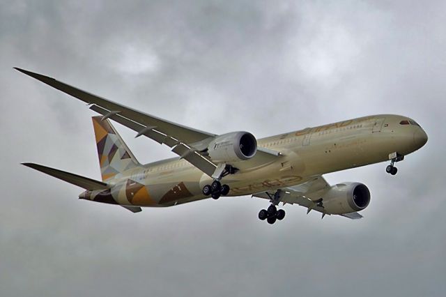 Boeing 787-9 Dreamliner (A6-BLF) - Boeing 787-9 Etihad Airlines A6-BLF Perth International Airport 31 July 16.