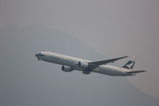 BOEING 777-300 (B-HNP)