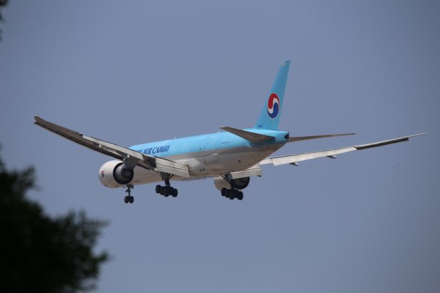 Boeing 777-200 (HL8043)