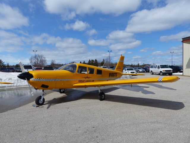 Piper Saratoga (N4887S) - Great Lakes Air's new paint scheme.