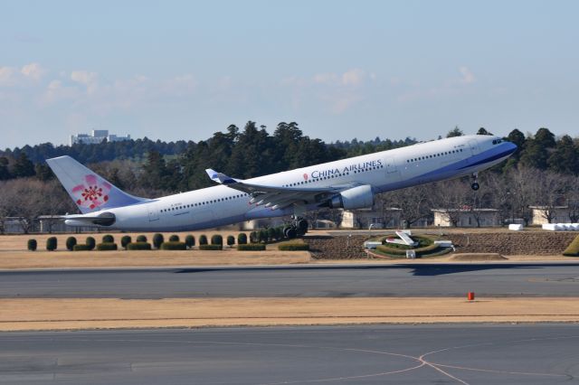 Airbus A330-300 (B-18351) - 2011/12/25