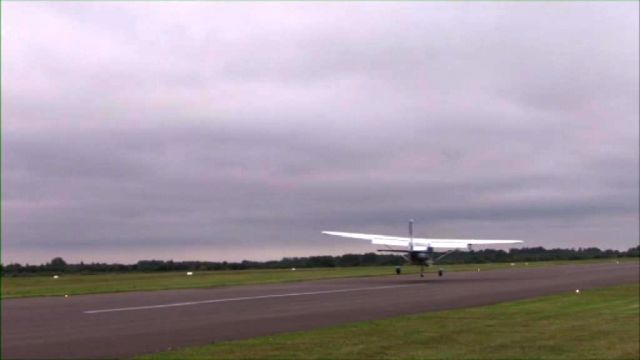 — — - Landing in a very strong crosswind