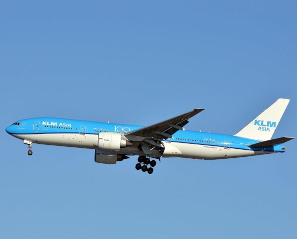 Boeing 777 (PH-BQF) - KLM 617 Heavy 