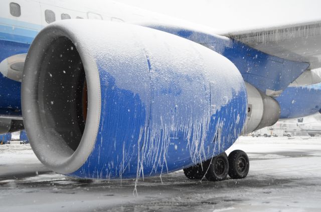 Boeing 757-200 (N515UA) - All Departures (for United, United Express, and Air Canada) cancelled. This aircraft was sporting the greatest need for de-icing.