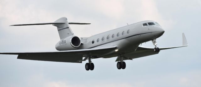 Gulfstream Aerospace Gulfstream G650 (N846CB) - This 2017 Gulfstream Aerospace GVI is seconds from landing, fall 2019.