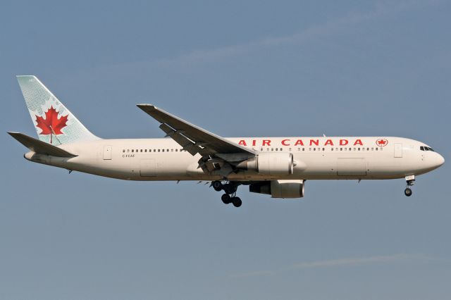 BOEING 767-300 (C-FCAF)