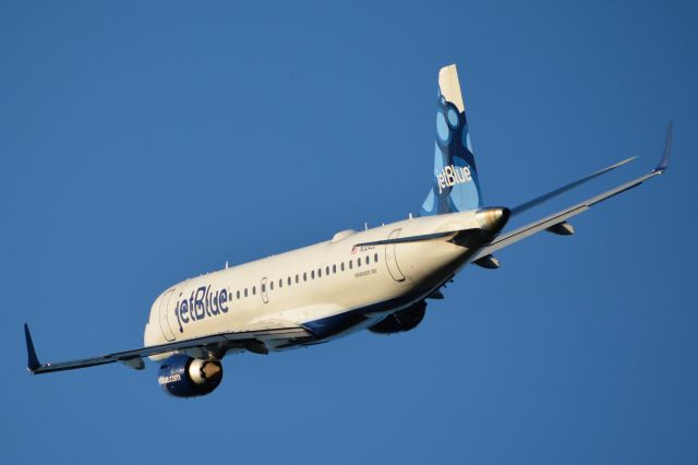 Embraer ERJ-190 (N324JB) - Banking out of RWY 1