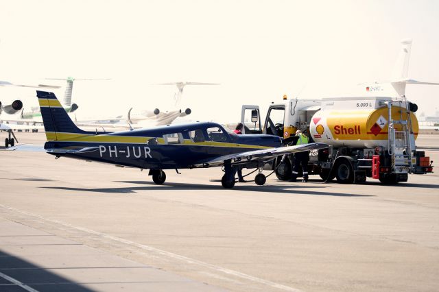 Piper Saratoga/Lance (PH-JUR)