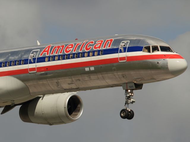 BOEING 767-200 (N646AA)