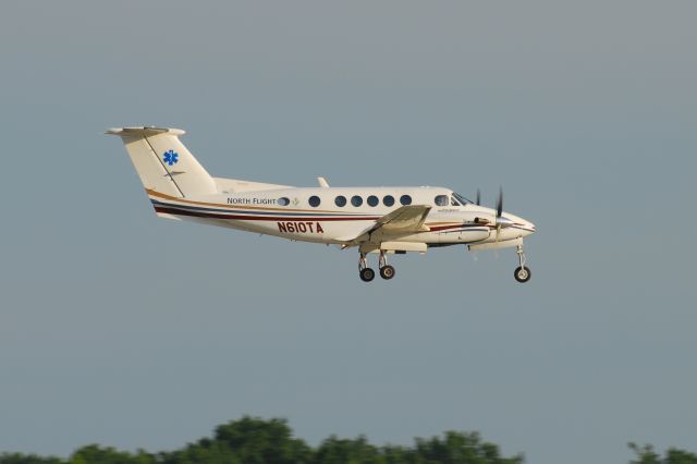 Beechcraft Super King Air 200 (N610TA)